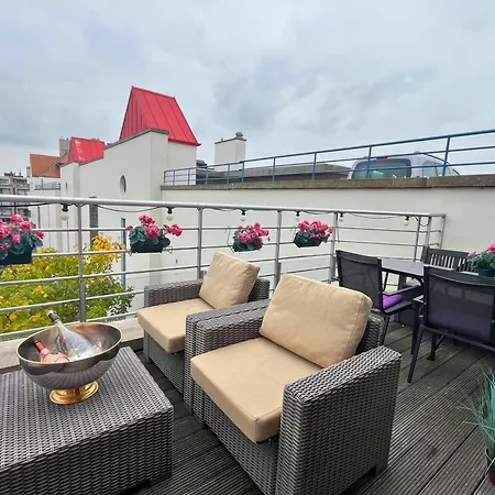Lägenhet Le Charming Duplex Lumineux Avec Balcon, Terrasse Ensoleillee & Parking *