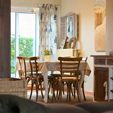 Le Charming Duplex Lumineux Avec Balcon, Terrasse Ensoleillee & Parking Lägenhet Knokke-Heist