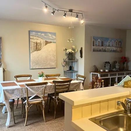 Le Charming Duplex Lumineux Avec Balcon, Terrasse Ensoleillee & Parking Lägenhet Knokke-Heist